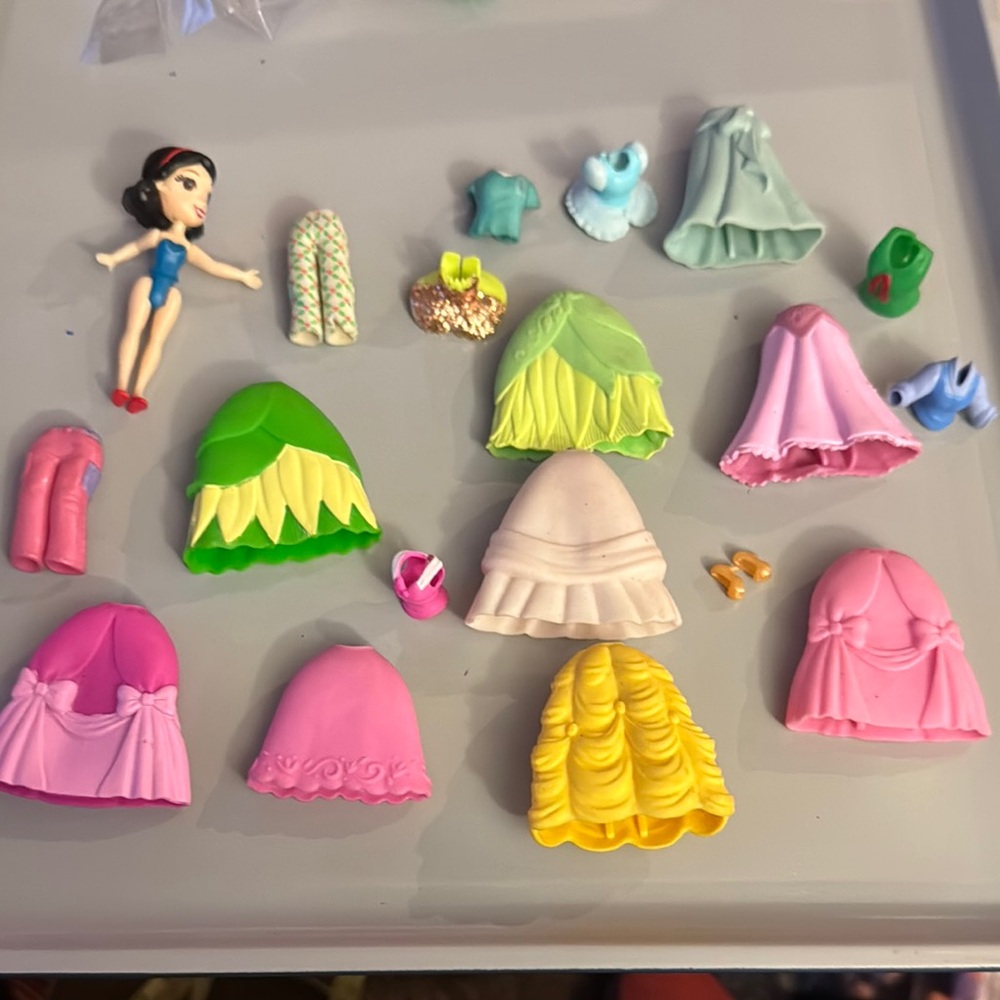 Mattel Disney Polly Pocket Colorful Dress-Up Doll Set Bundle Of 18 And Doll